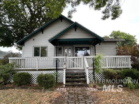Photo of 3319 5th St, Lewiston, ID 83501 (MLS # 98999682)
