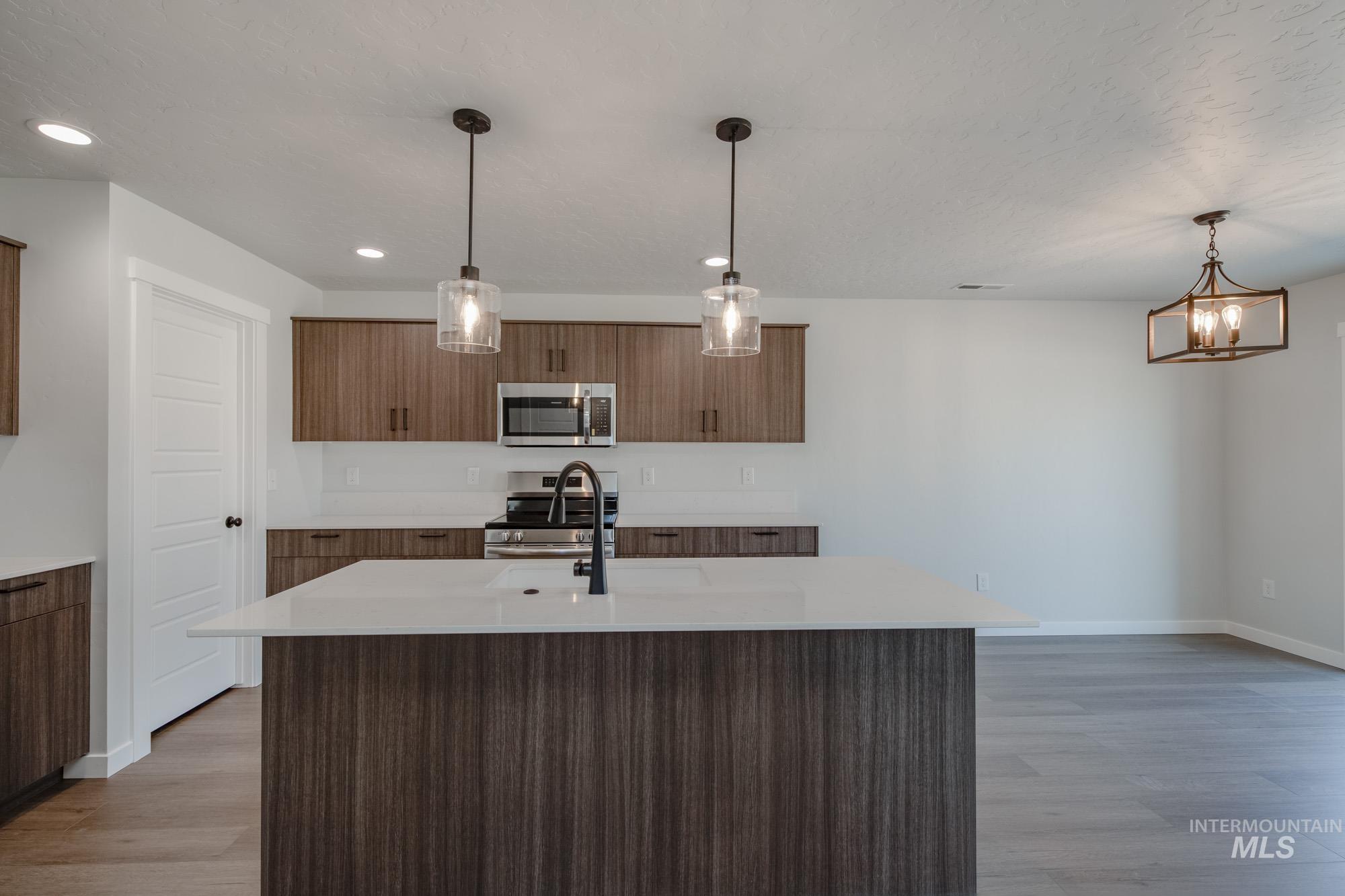 1265 W Pack River Dr