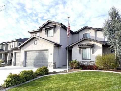 Photo of 641 E Crest Ridge Dr, Meridian, ID 83642 (MLS # 98982539)