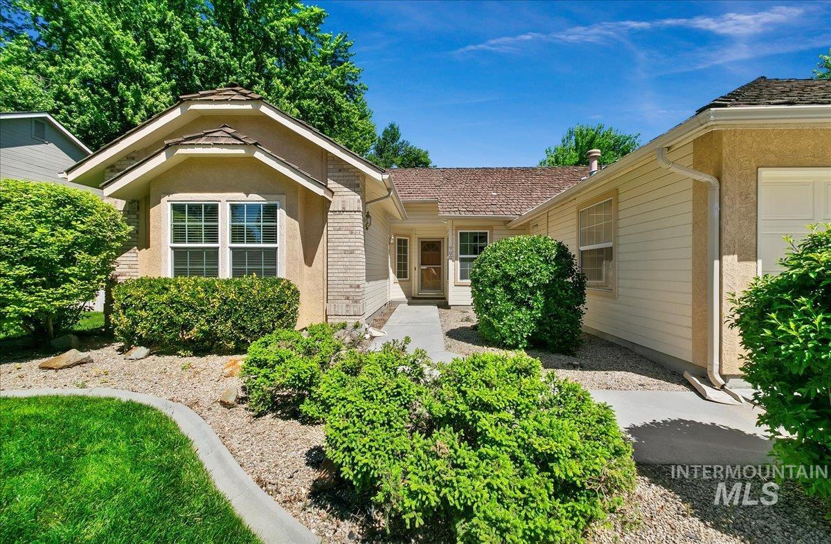 900 N Player Ave