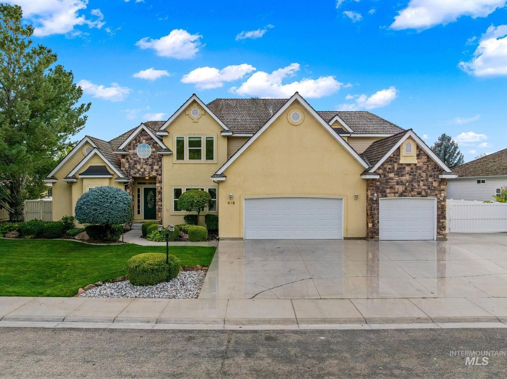 Photo of 615 E Trinidad Dr, Meridian, ID 83642 (MLS # 98963852)