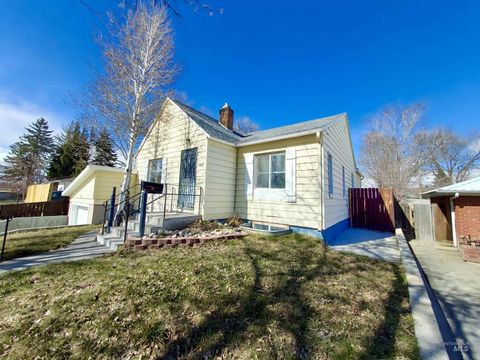 Photo of 944 J St, Idaho Falls, ID 83402 (MLS # 98954338)