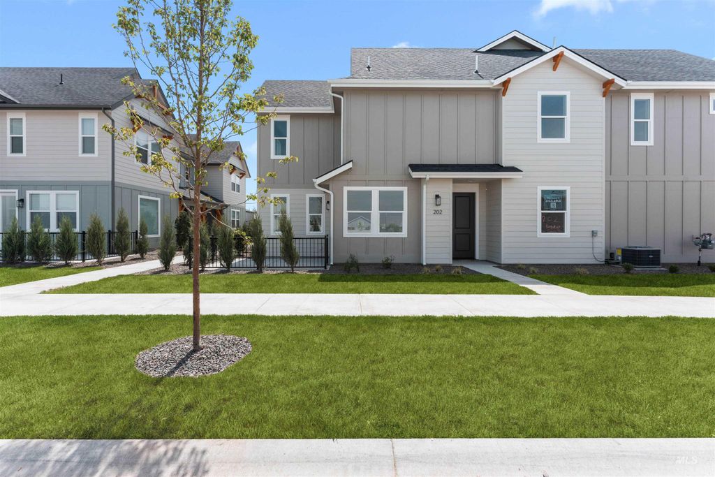 Photo of 152 S Koyukuk Ln, Star, ID 83669 (MLS # 98969371)