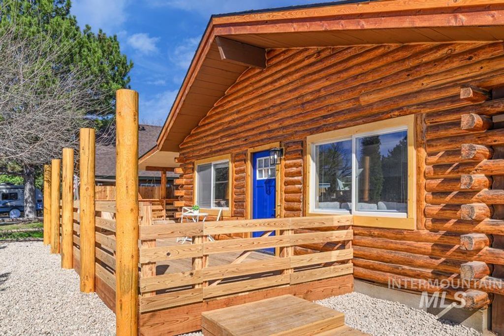 Photo of 2210 Glen View Dr, Nampa, ID 83686 (MLS # 98983577)