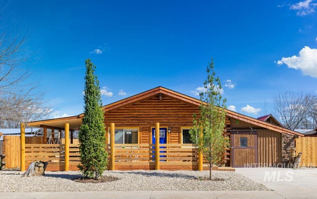 Photo of 2210 Glen View Dr, Nampa, ID 83686 (MLS # 98983577)