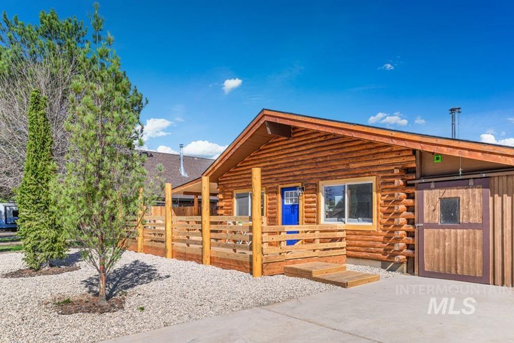 Photo of 2210 Glen View Dr, Nampa, ID 83686 (MLS # 98983577)