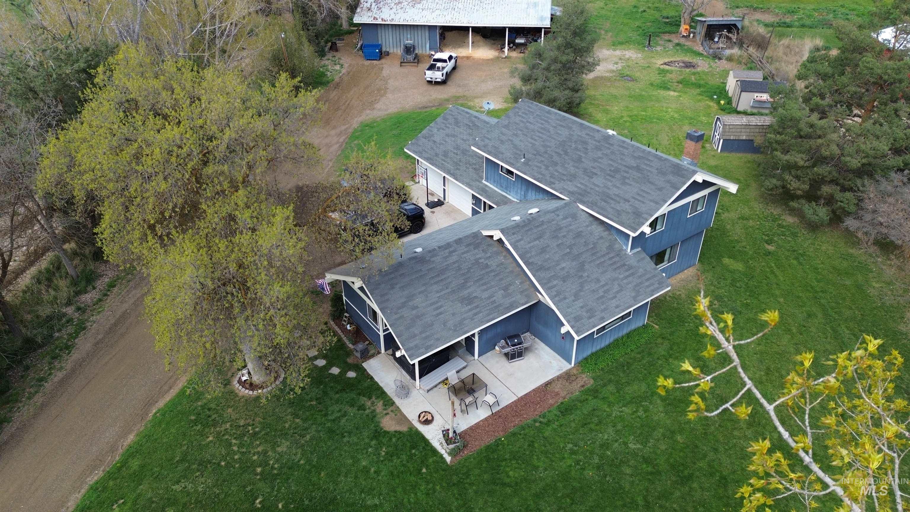 Aerial view of property and surrounding area