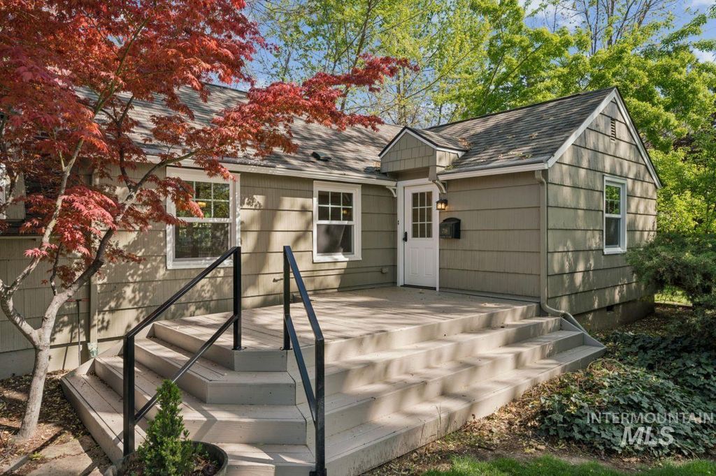 Photo of 718 S Owyhee St, Boise, ID 83705 (MLS # 98984119)