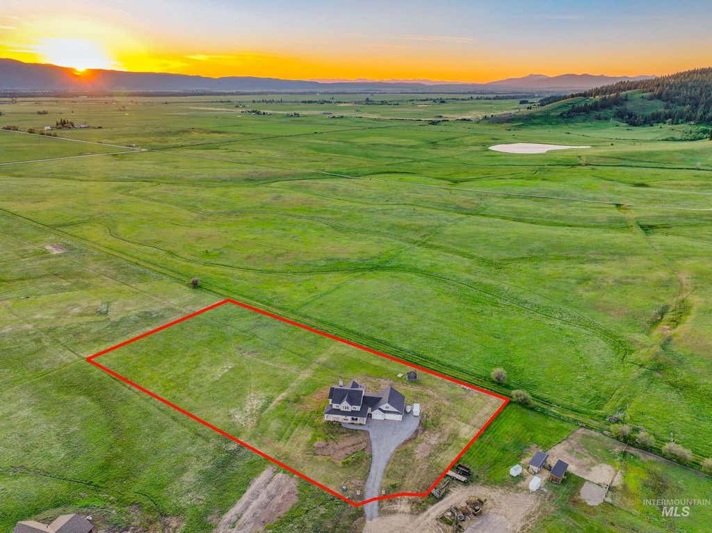 Photo of 97 Chisum Dr, Donnelly, ID 83615 (MLS # 98986806)