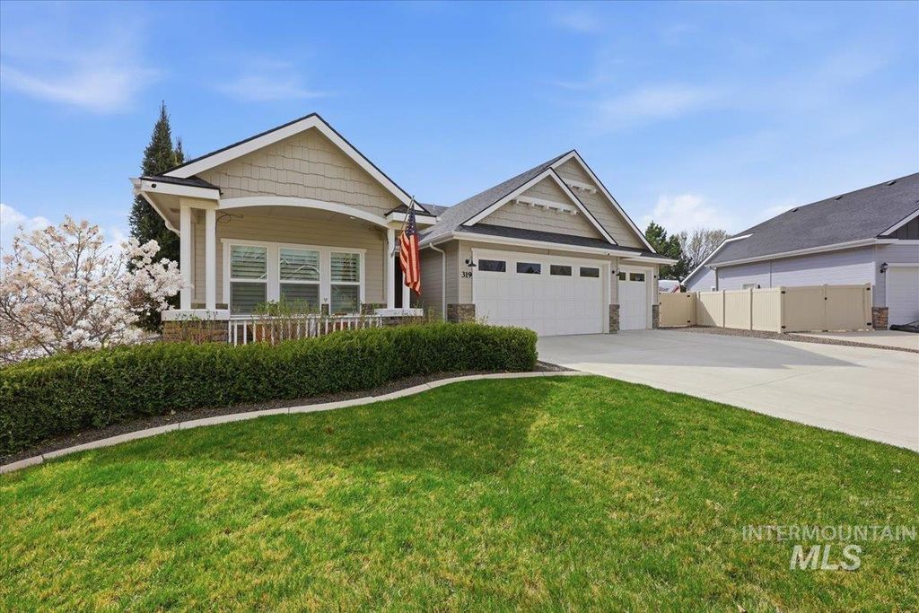 Photo of 319 Sunderland St, Caldwell, ID 83605 (MLS # 98980191)