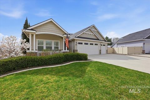 Photo of 319 Sunderland St, Caldwell, ID 83605 (MLS # 98980191)