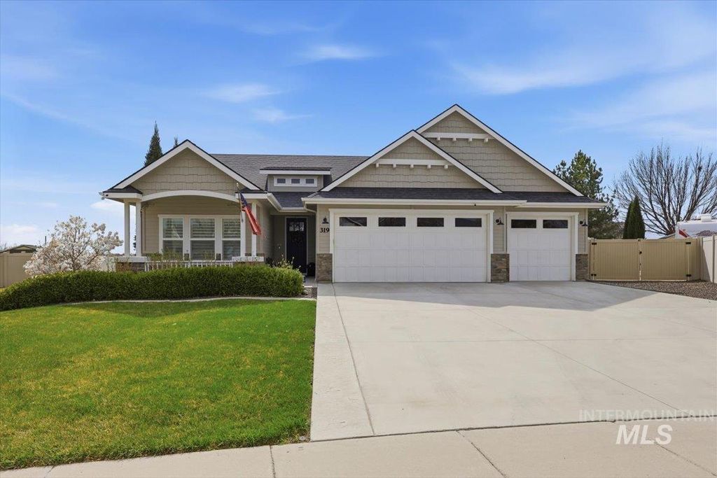 Photo of 319 Sunderland St, Caldwell, ID 83605 (MLS # 98980191)