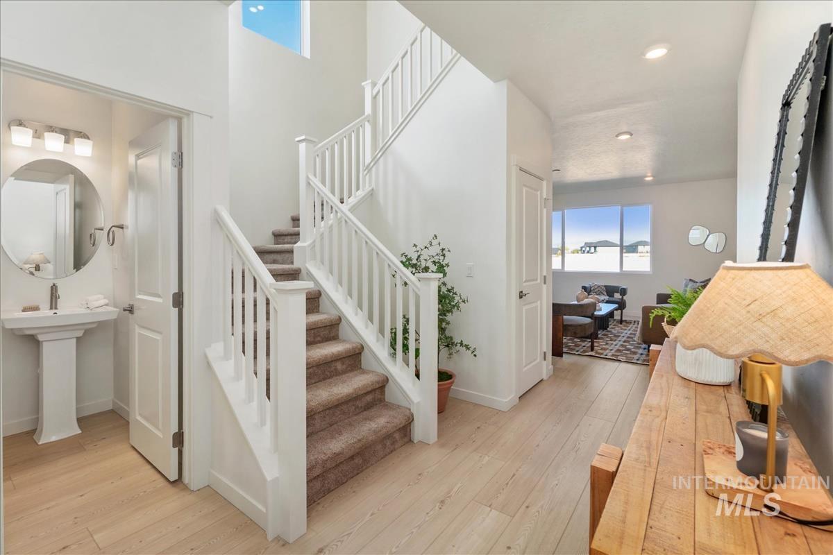 4320 S Graycliff