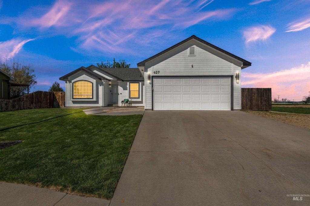 Photo of 627 Colton St, New Plymouth, ID 83655 (MLS # 98983121)