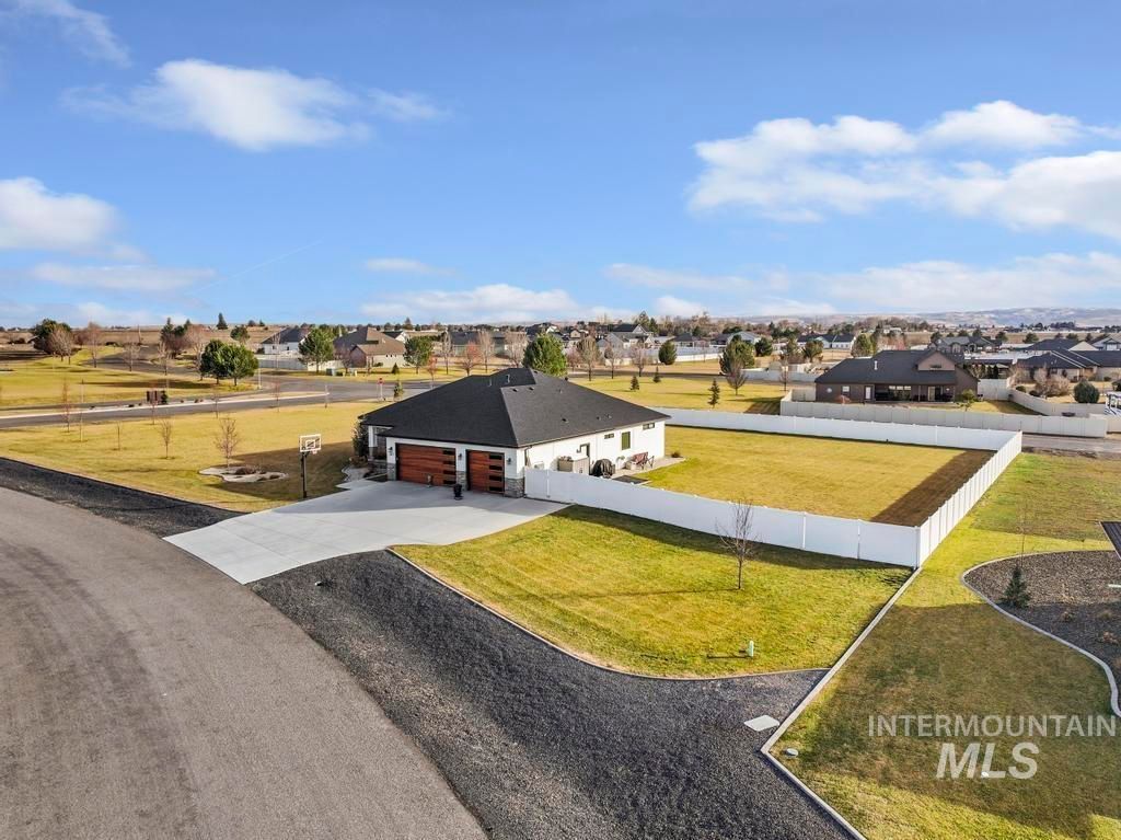 Photo of 3827 Susan Circle W, Hansen, ID 83334 (MLS # 98974753)