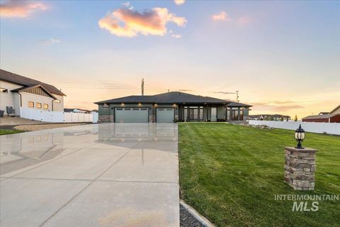 Photo of 13849 Table Rock Ave, Nampa, ID 83651 (MLS # 98960199)