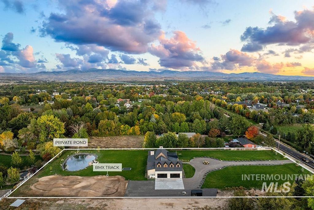 Photo of 2444 W Floating Feather Rd, Eagle, ID 83616 (MLS # 98968955)