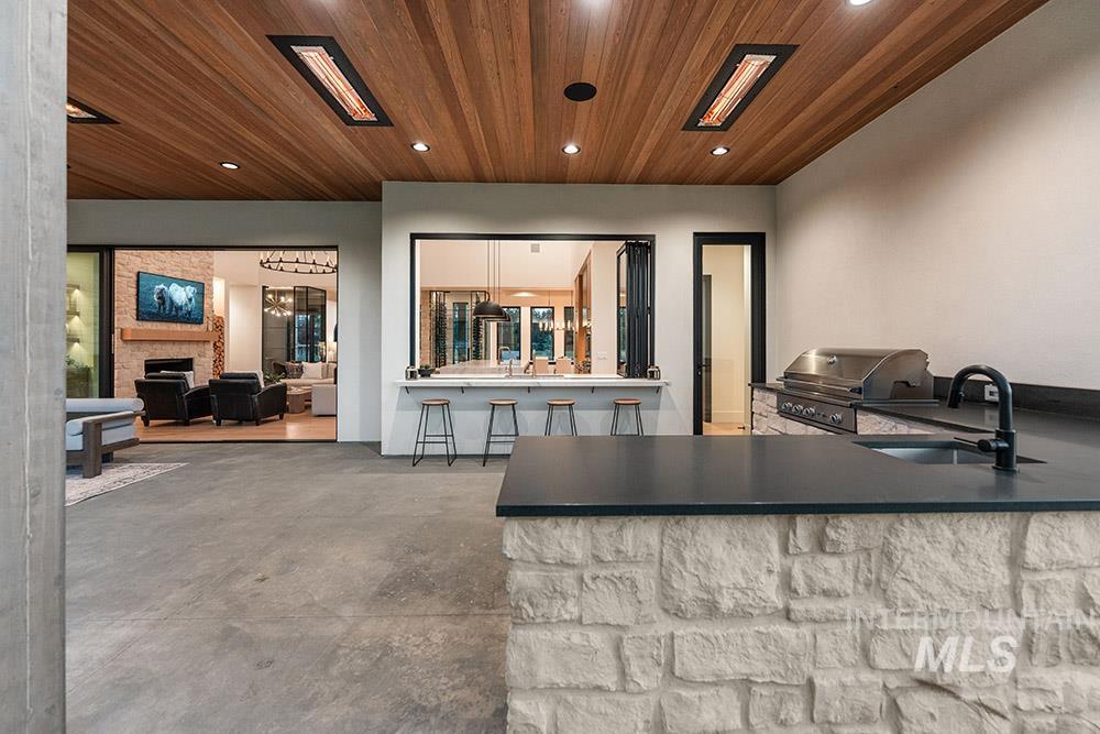 2444 W Floating Feather Rd