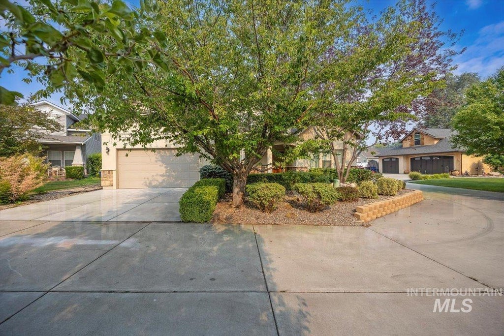 Photo of 1625 Brookfield Court, Twin Falls, ID 83301 (MLS # 98995483)