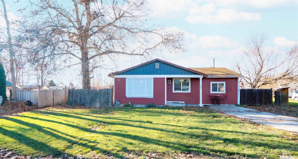 Photo of 827 S Wardwell, Emmett, ID 83617 (MLS # 98970330)