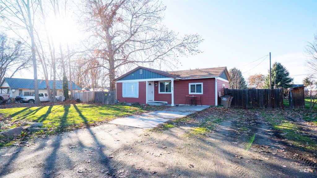Photo of 827 S Wardwell, Emmett, ID 83617 (MLS # 98970330)