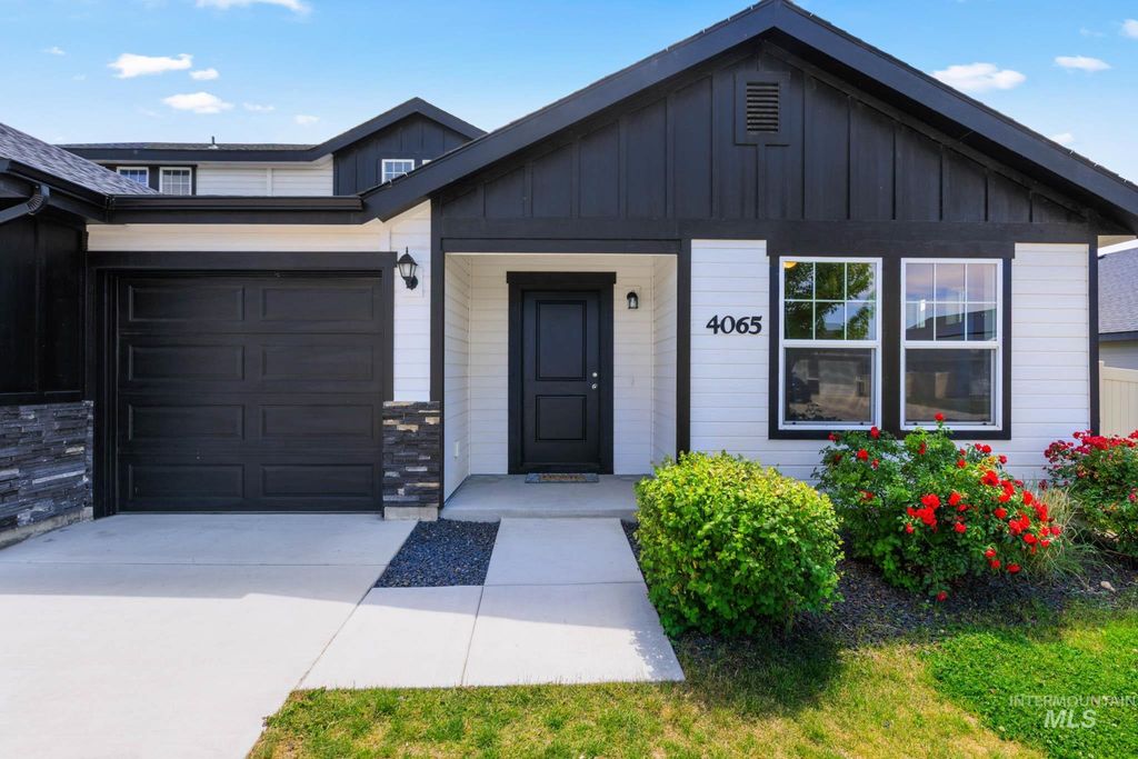 Photo of 4065 E Eagle Ridge Drive, Nampa, ID 83686 (MLS # 98991529)