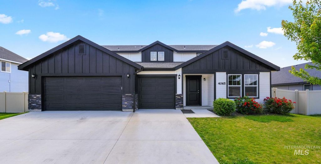 Photo of 4065 E Eagle Ridge Drive, Nampa, ID 83686 (MLS # 98991529)