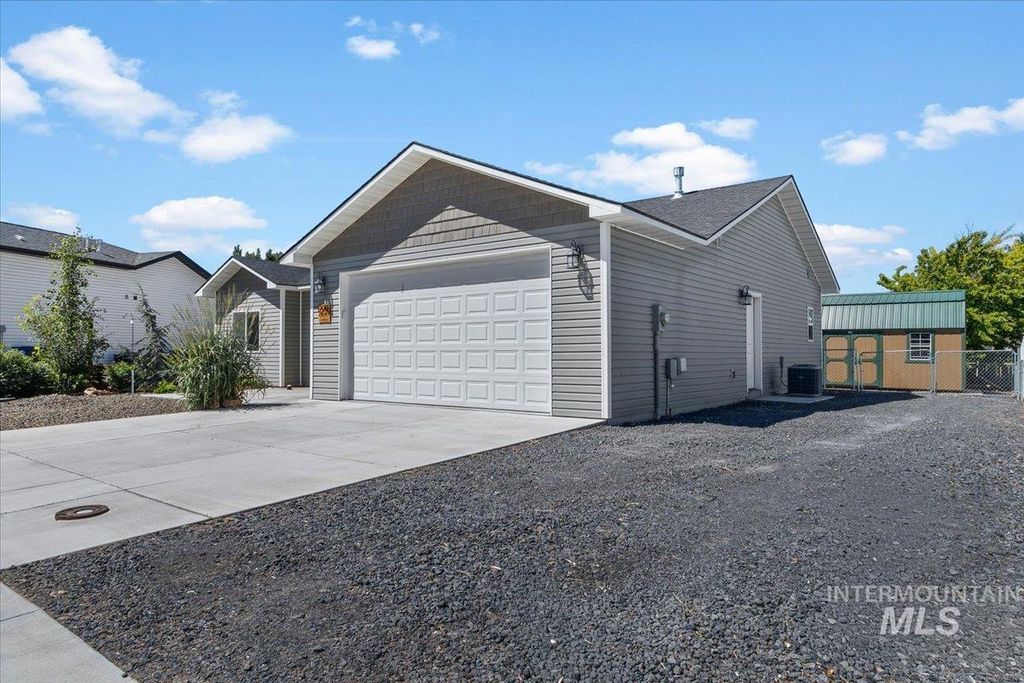 Photo of 1200 Saddle Dr, Filer, ID 83328 (MLS # 98990305)