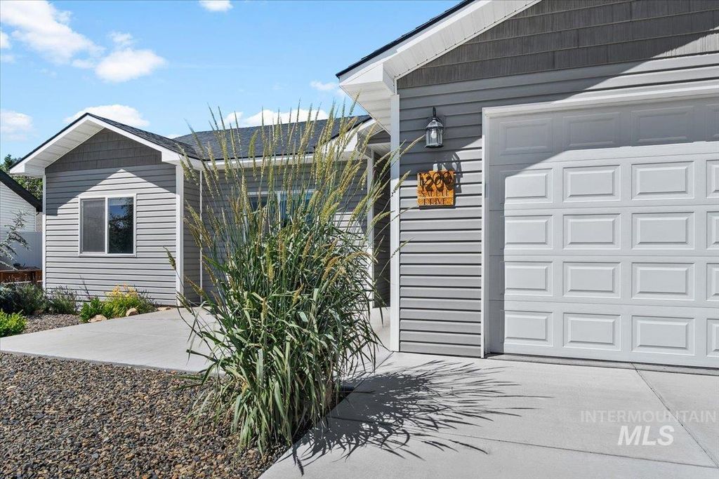 Photo of 1200 Saddle Dr, Filer, ID 83328 (MLS # 98990305)
