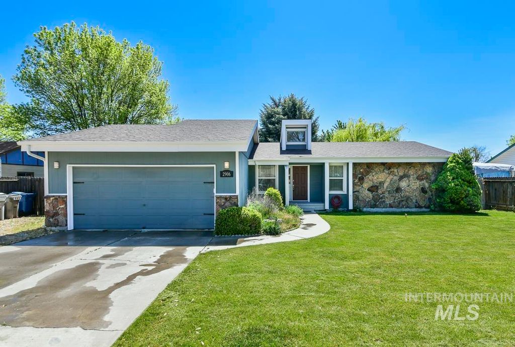 Photo of 2906 Owyhee Ln, Caldwell, ID 83605 (MLS # 98984692)