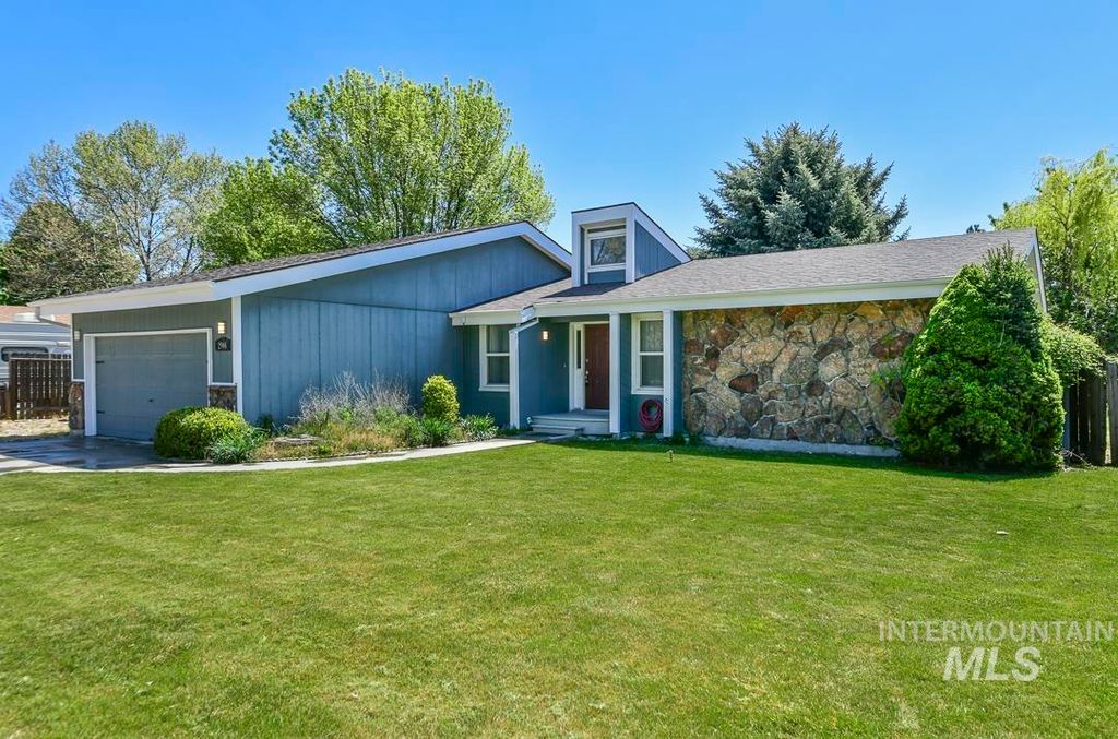 Photo of 2906 Owyhee Ln, Caldwell, ID 83605 (MLS # 98984692)