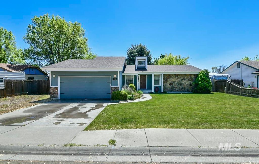 Photo of 2906 Owyhee Ln, Caldwell, ID 83605 (MLS # 98984692)