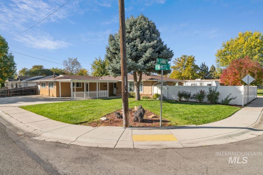 Photo of 2805 S Annett Street, Boise, ID 83705 (MLS # 98965154)