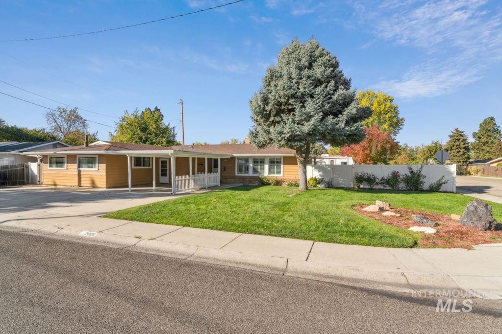 Photo of 2805 S Annett Street, Boise, ID 83705 (MLS # 98965154)