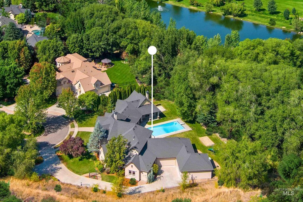 Photo of 1450 E Covey Run Ct, Eagle, ID 83616 (MLS # 98974296)