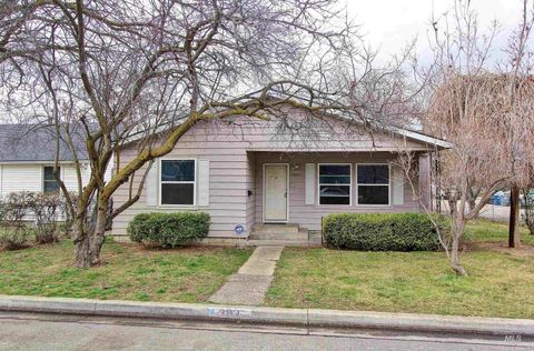 Photo of 303 S Cleveland St, Boise, ID 83705 (MLS # 98977113)