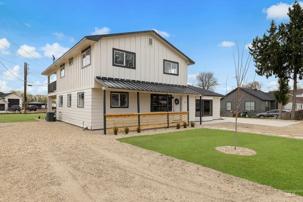 Photo of 224 Mountain View Ave, Caldwell, ID 83605 (MLS # 98976151)