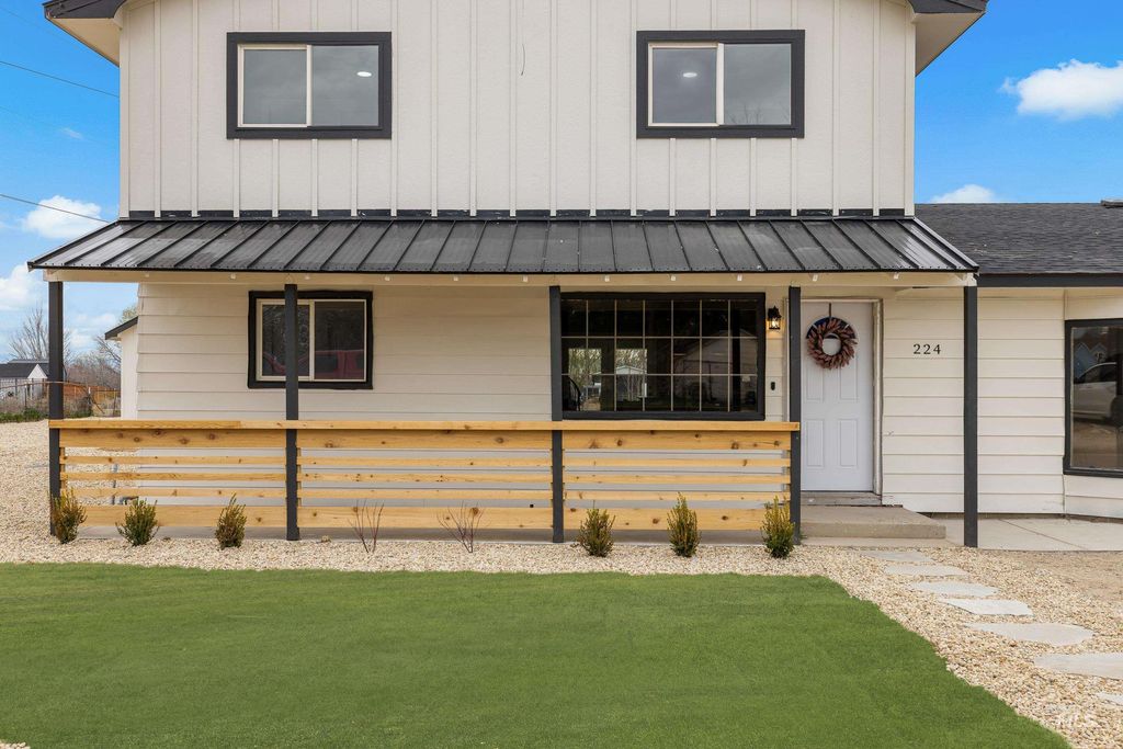 Photo of 224 Mountain View Ave, Caldwell, ID 83605 (MLS # 98976151)