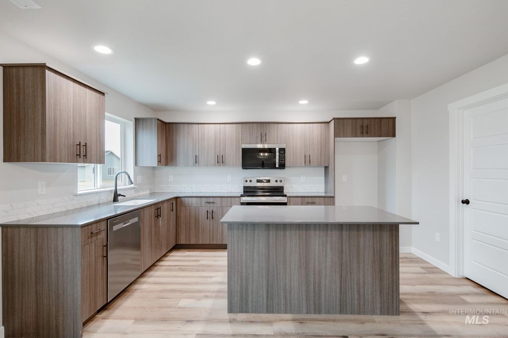 Photo of 5415 S Bittercreek Ave, Meridian, ID 83642 (MLS # 98975519)