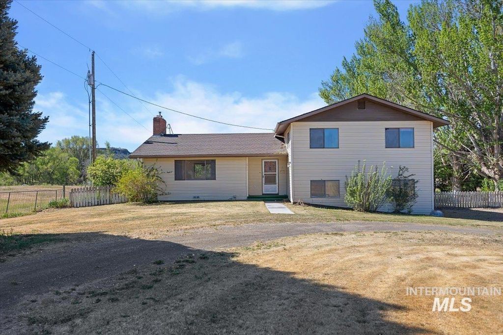 Photo of 1211 E 4338 North, Buhl, ID 83316 (MLS # 98946263)