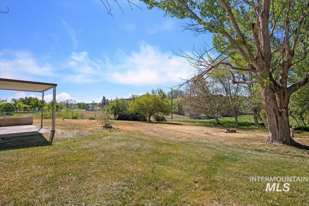 Photo of 1211 E 4338 North, Buhl, ID 83316 (MLS # 98946263)