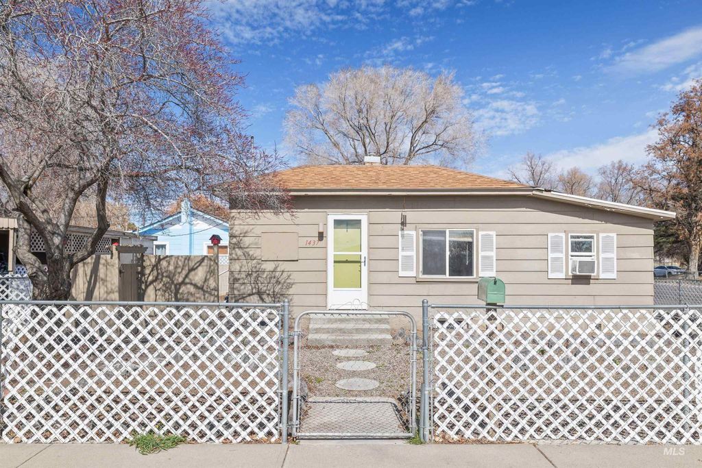 Photo of 1437 4th Ave E, Twin Falls, ID 83301 (MLS # 98978350)