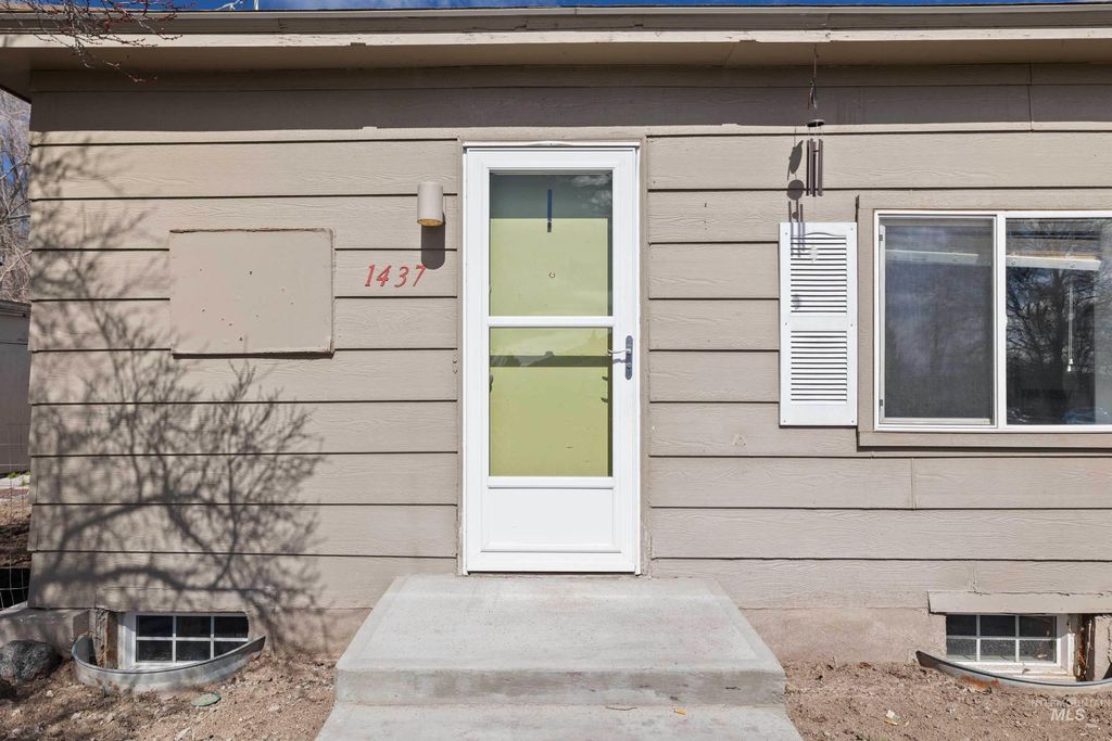 Photo of 1437 4th Ave E, Twin Falls, ID 83301 (MLS # 98978350)