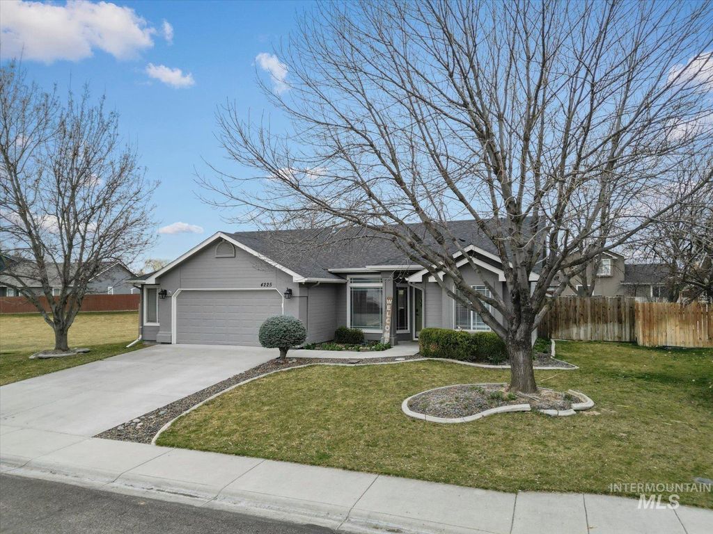 Photo of 4225 E Park Ridge Dr, Nampa, ID 83687 (MLS # 98977684)