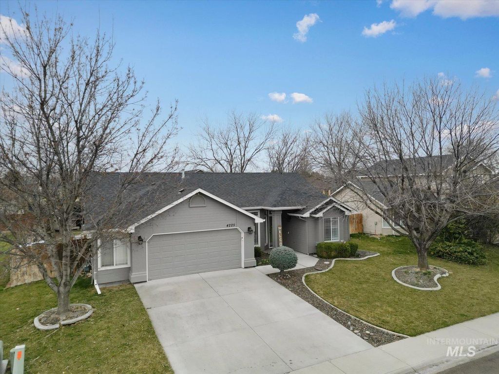 Photo of 4225 E Park Ridge Dr, Nampa, ID 83687 (MLS # 98977684)