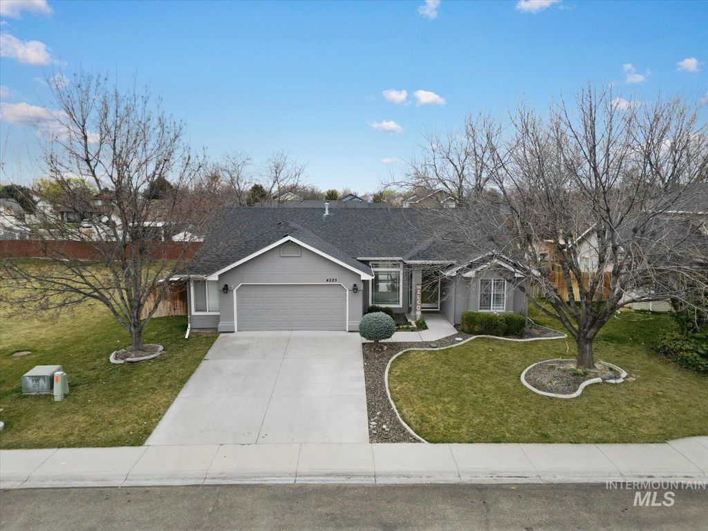 Photo of 4225 E Park Ridge Dr, Nampa, ID 83687 (MLS # 98977684)