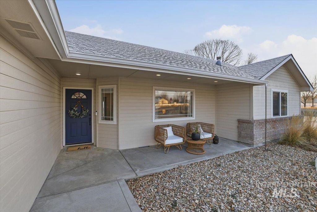 Photo of 1108 N Autumn Wind Dr, Nampa, ID 83687 (MLS # 98971960)