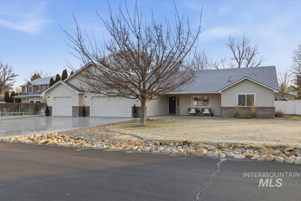 Photo of 1108 N Autumn Wind Dr, Nampa, ID 83687 (MLS # 98971960)