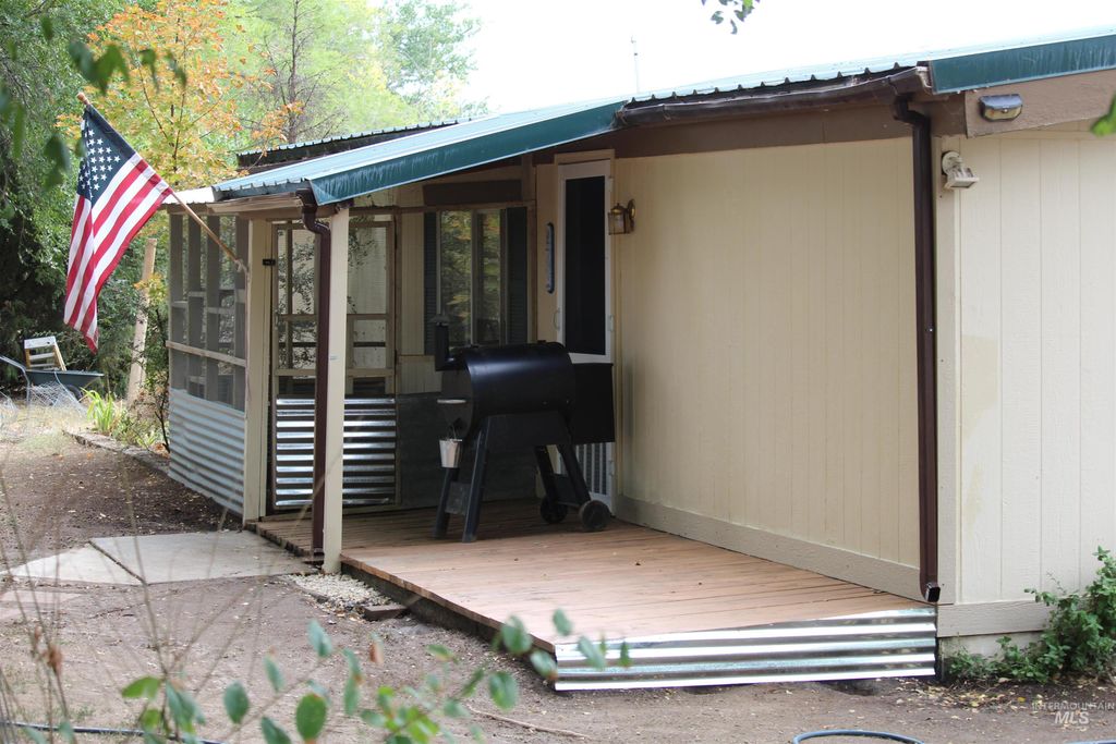 Photo of 17567 Hollow Road, Caldwell, ID 83607 (MLS # 98963357)