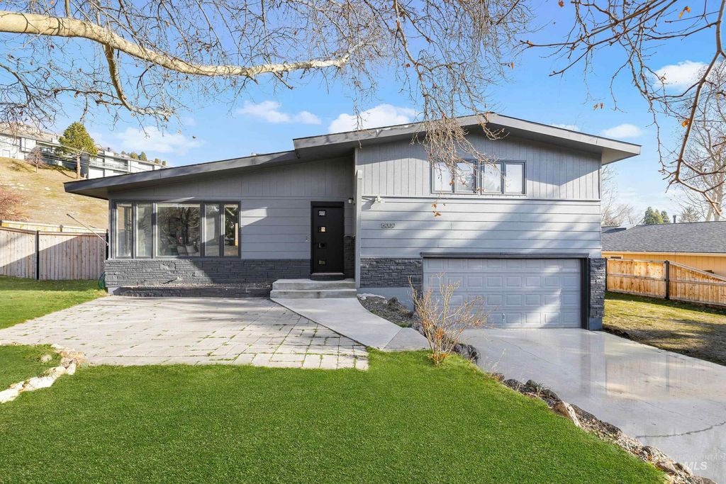 Photo of 5000 N Collister Dr, Boise, ID 83703 (MLS # 98973927)